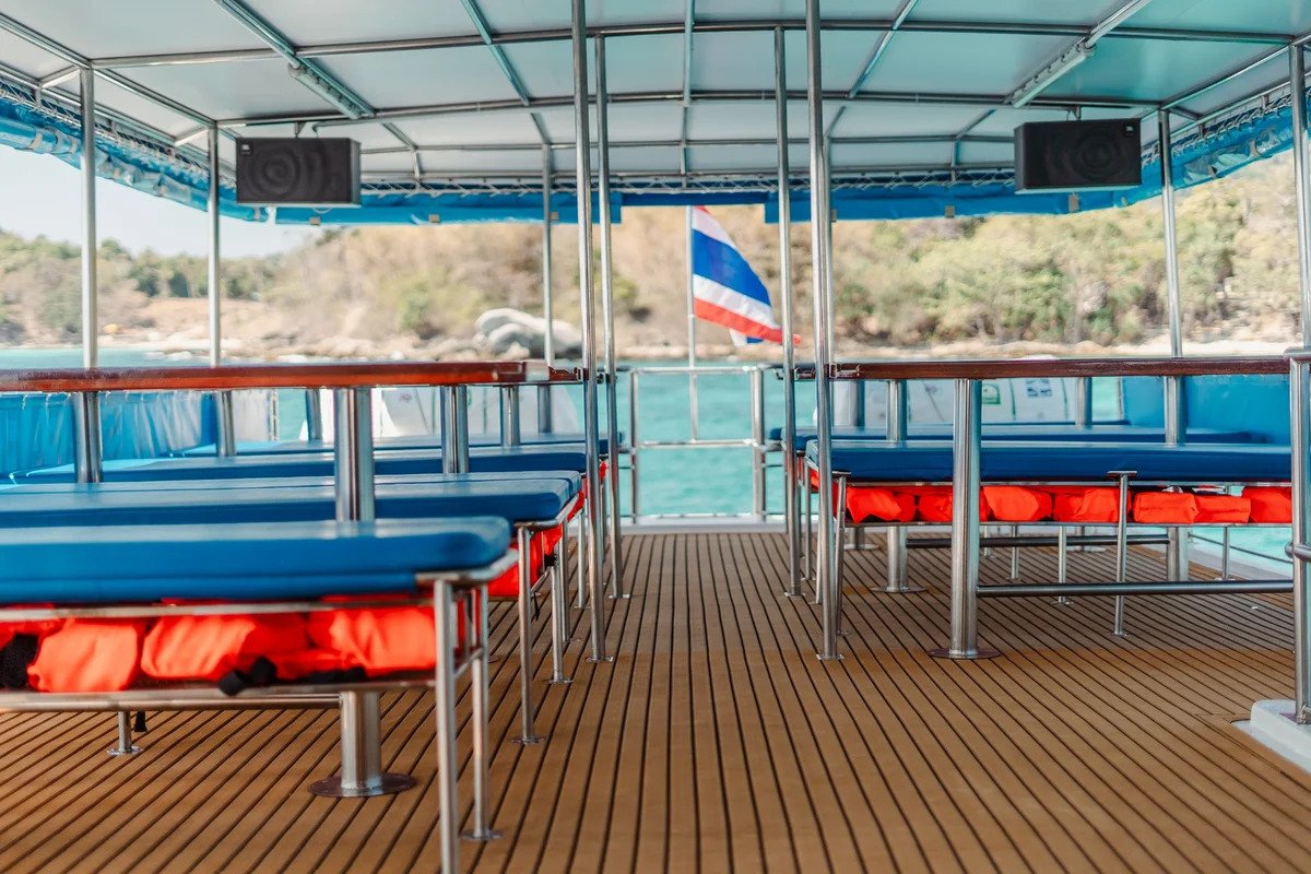 Guest enjoying premium onboard experience aboard Seafarer Divers Phuket dive boat
